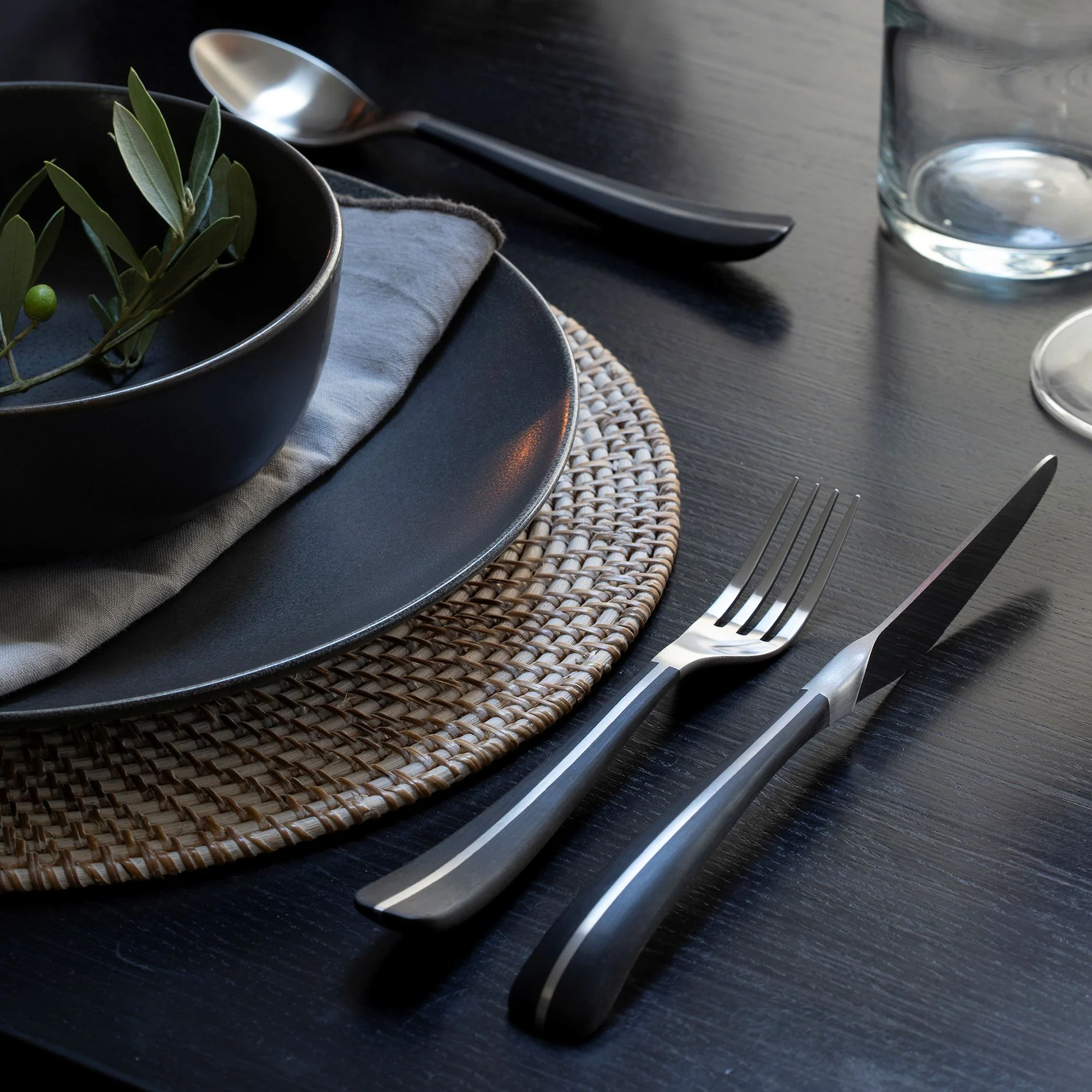 Contour Noir Satin Steak Knife, Set of 4 (Plain Edged) - Image 4