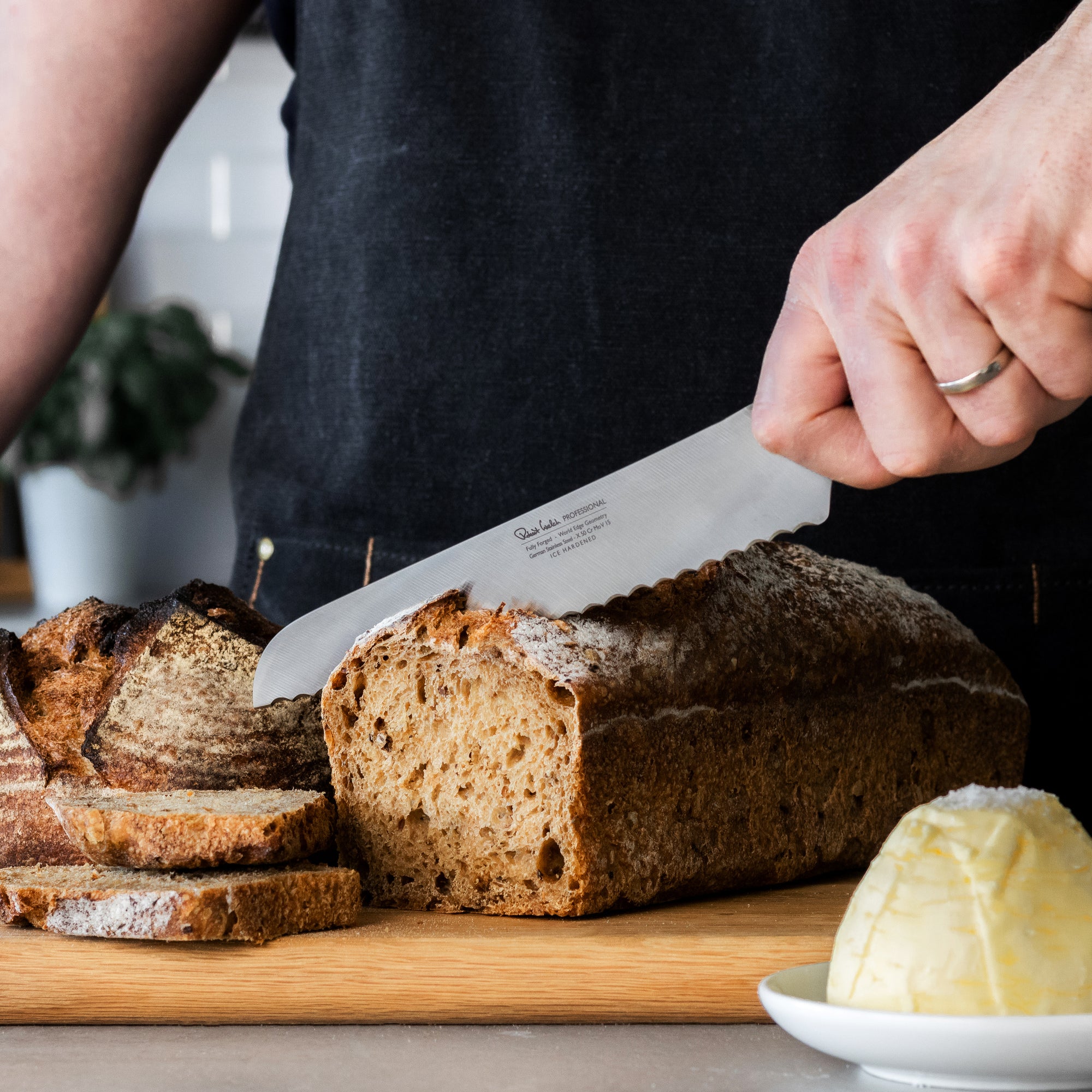 Professional Bread Knife 22cm - Image 2