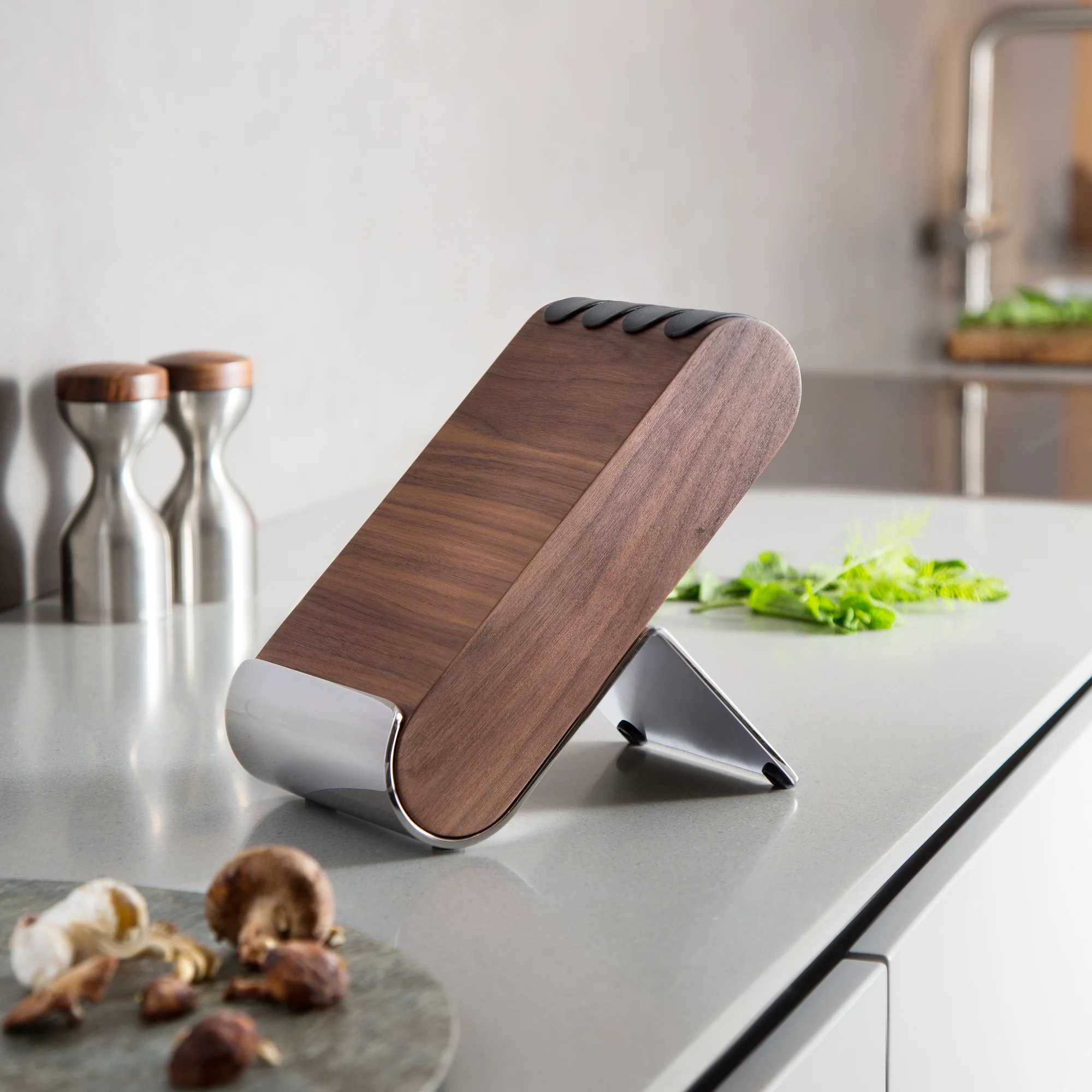 Q Walnut Knife Block - Image 2